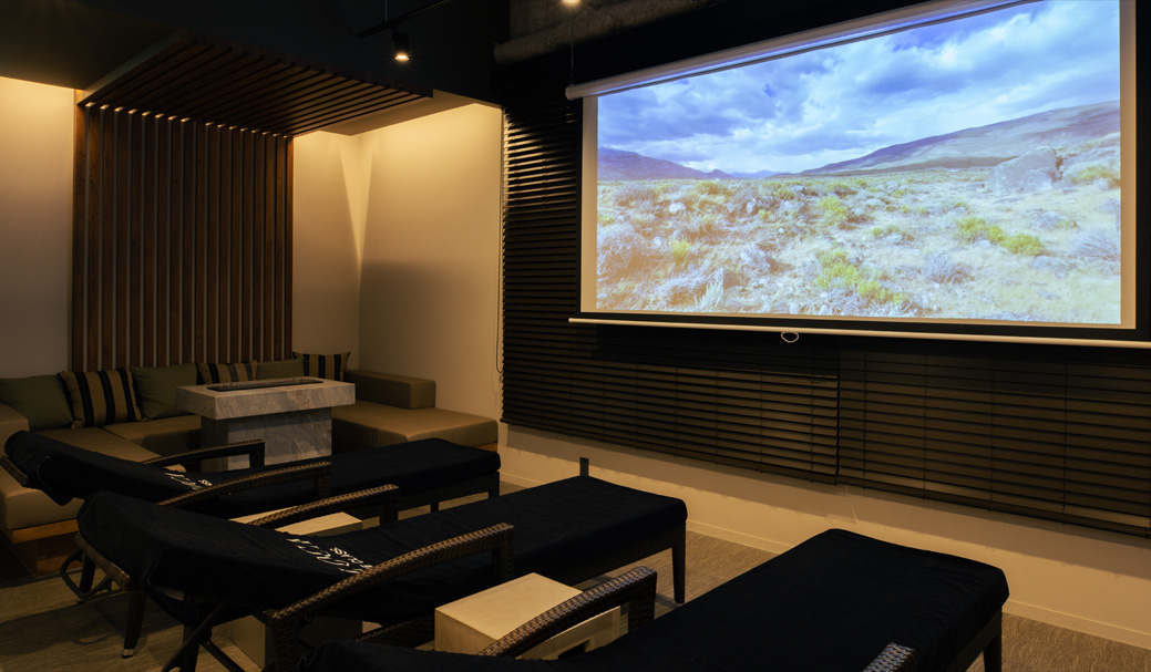 LOCA THE CLASS. AOYAMA